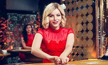 Hình ảnh trung tâm dữ liệu an toàn với tường lửa và bảo vệ mạng, nhấn mạnh bảo mật máy chủ của f8bet8 login